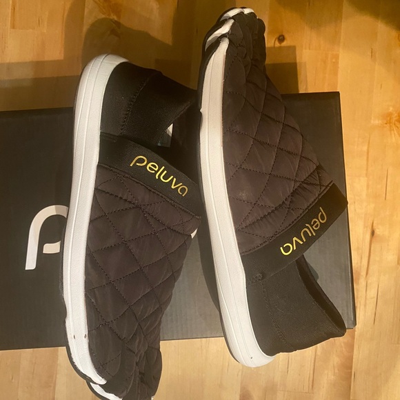 Peluva ZEN Active Slip Ons women’s size 10.5 black - Picture 7 of 7